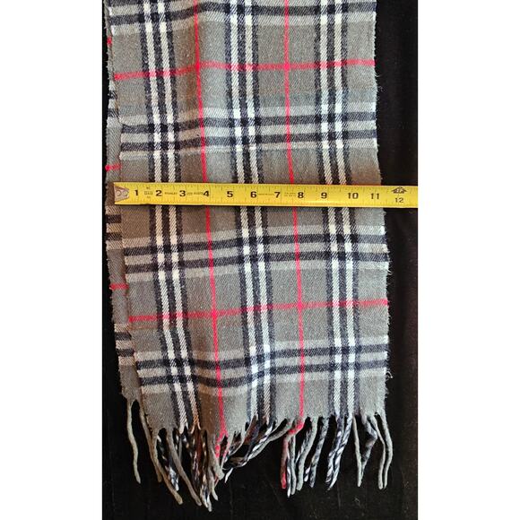 BURBERRYs of London 100% Lambswool Gray Scarf Shawl Nova Check Vintage (2) - Picture 7 of 8